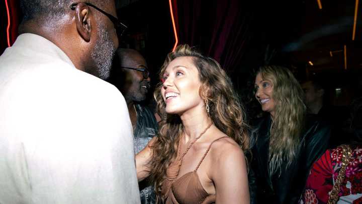 Miley Cyrus Toasts Art With “Pure Heart and Pure Love” at Vanity Fair and the Four Seasons’ 2nd Annual Directors Dinner