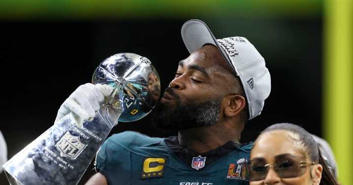 Eagles officially place Brandon Graham on reserve/retired list