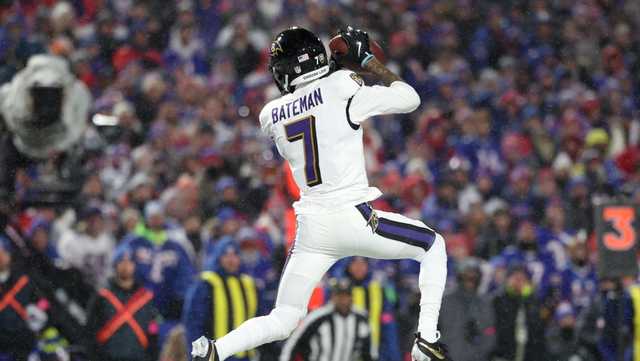 Ravens extend Rashod Bateman with 3