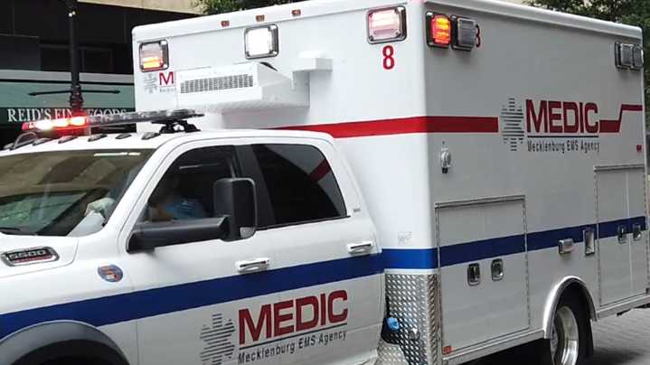 1 person seriously injured in Uptown Charlotte stabbing, Medic says