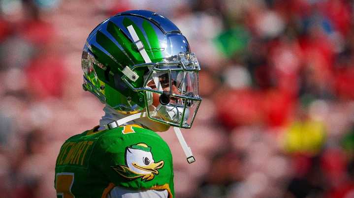 Oregon football’s star WR ‘feared to have suffered significant injury’