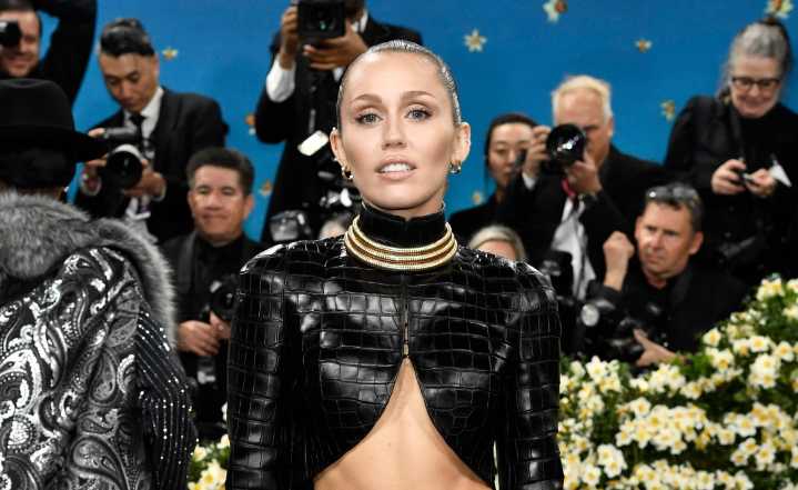Miley Cyrus expone la brecha de género en su carrera frente a los Jonas Brothers