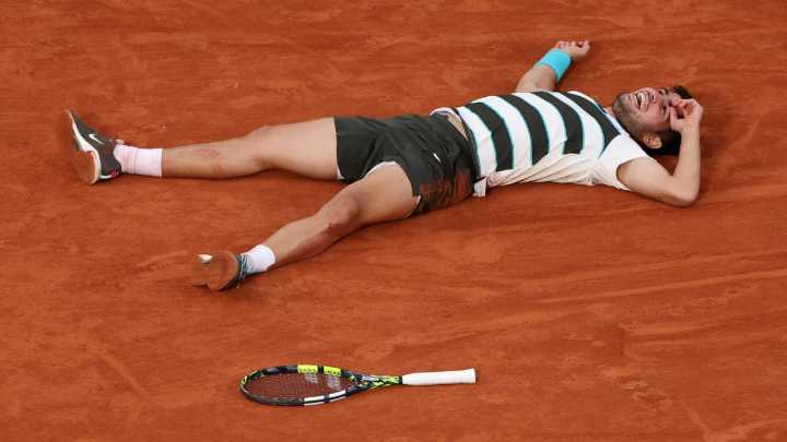 Carlos Alcaraz wins 2025 French Open with 2-set comeback over Jannik Sinner