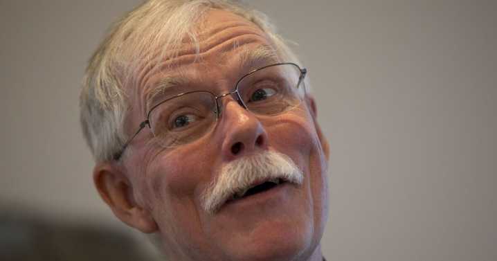 Fred Espenak, foremost authority on solar eclipses, dies in Portal at 71