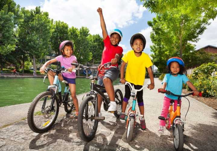 Verano seguro: Consejos y advertencias para montar bicicletas