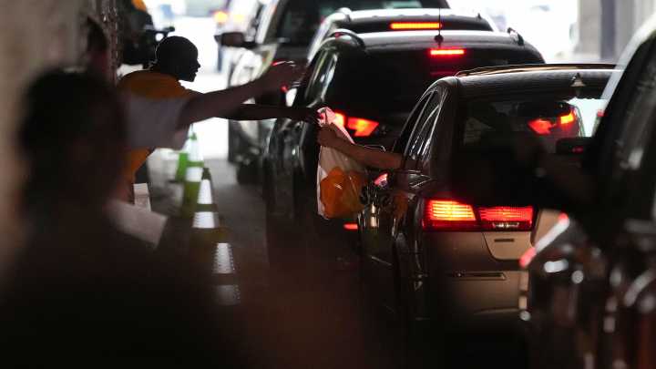 Downtown traffic jammed by free 'Yes,Cers' swag, drivers unhappy