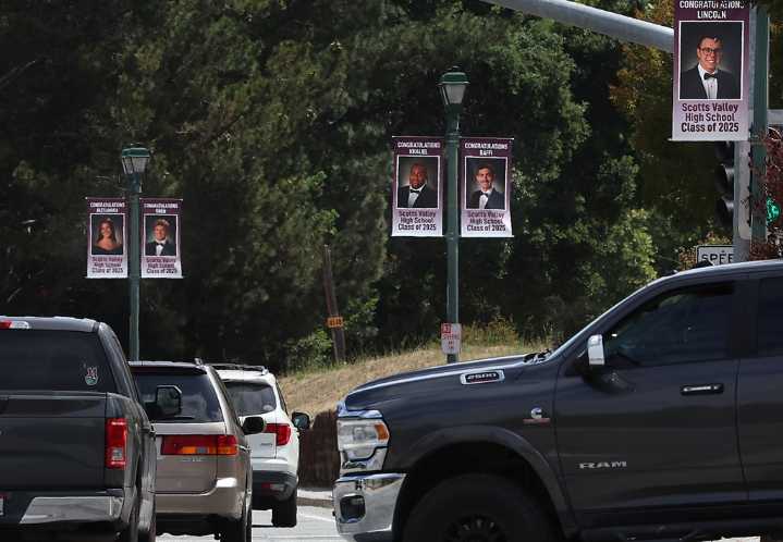 Photo | Scotts Valley High School honors grads with lamppost banners