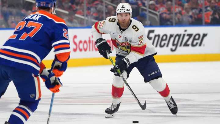 Bennett remains red-hot on road for Panthers in Game 2 win of Cup Final