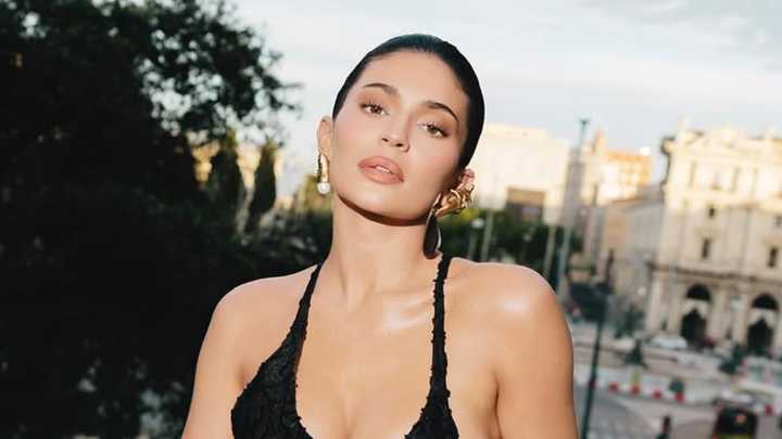 Kylie Jenner 'got a nose job, chin and jaw remodeling, fillers and fat transfers' in addition to boob job, experts say
