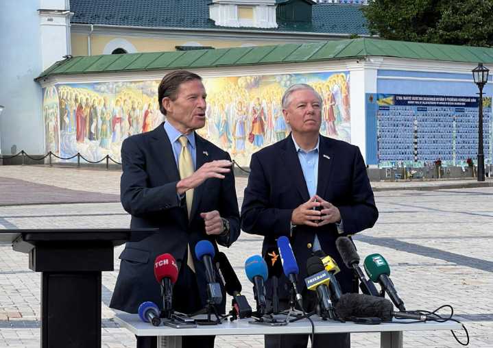 After trip to Ukraine, U.S. senators warn Putin is preparing new offensive