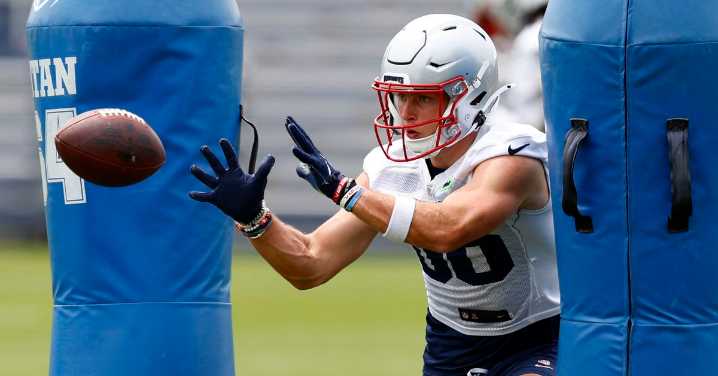 Patriots OTA Notebook: Drake Maye, Efton Chism lead offense to sharpest open practice yet