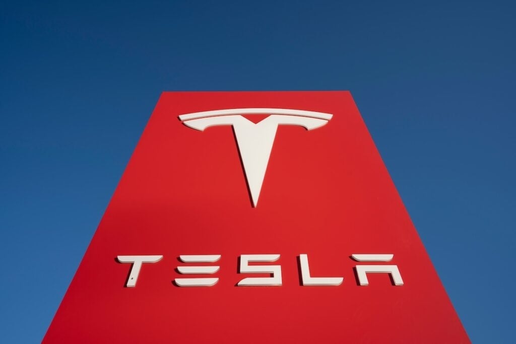 Tesla cae tras choque Musk-Trump, pero analistas mantienen visión alcista