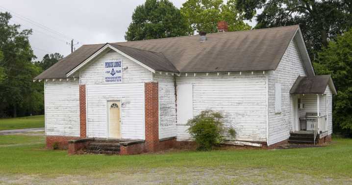 Eclectic tables sewage rate increase for now