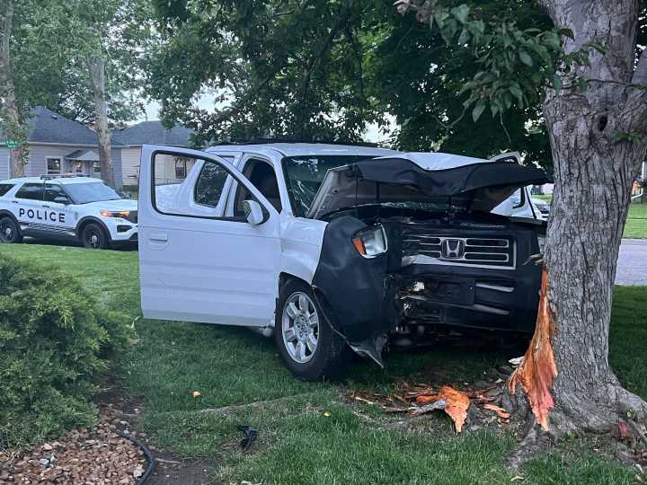 Vehicle goes off road, crashes into tree in northeast Lincoln