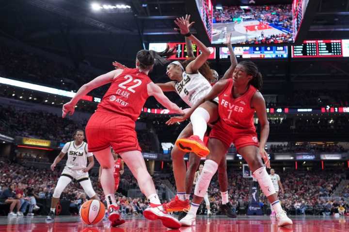 With record crowd watching, Sky get blown out by Fever in first WNBA game at United Center