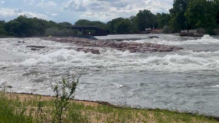 Man dies after inflatable kayak capsizes in Arkansas River