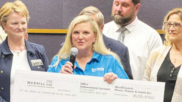 Shorewood Kiwanis donates money for pickleball courts