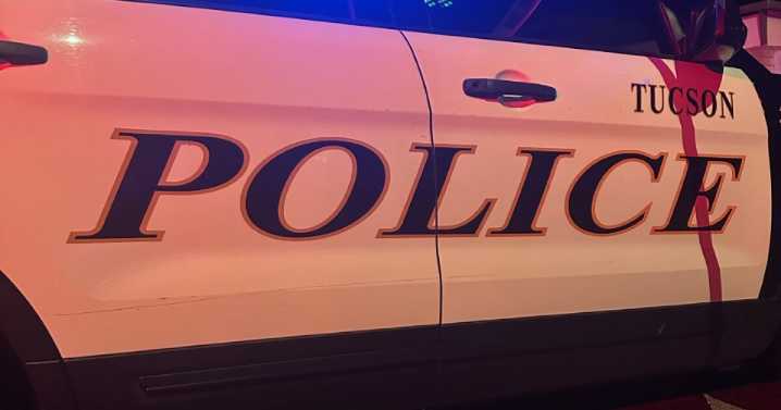 Man, 32, dead after overnight crash on Southeast side
