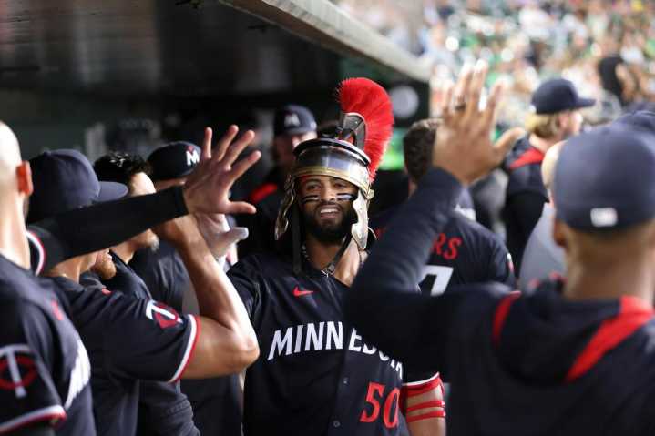 Castro conecta 2 jonrones y Mellizos arrollan 10-3; Atléticos sufren su 8va derrota seguida – Chicago Tribune