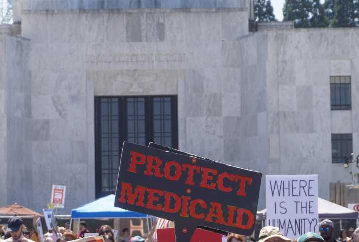 Republican tax bill could slash billions for Oregon Health Plan