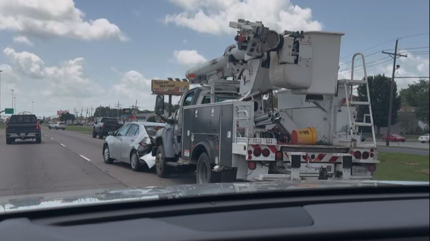 TEAM 2 TRAFFIC: Backups on Airline Highway after crash near Siegen Lane