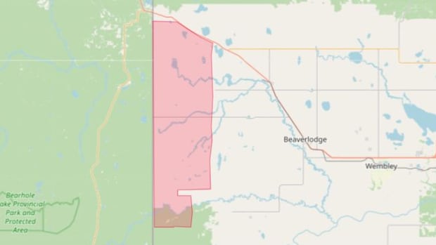 County of Grande Prairie expands evacuation order as B.C. wildfire spreads into Alberta