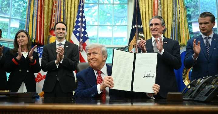 Want a Federal Job? Get Ready to Pledge Allegiance to Trump.