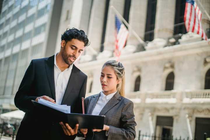 EE. UU. crea más empleos de lo esperado en mayo, suben los salarios y el desempleo se encuentra estable