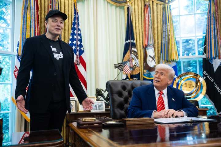 Trump dice revisarán los contratos del Gobierno con empresas de Musk