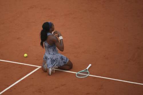 Coco Gauff defeats top-ranked Aryna Sabalenka in 3 sets to win her first French Open title