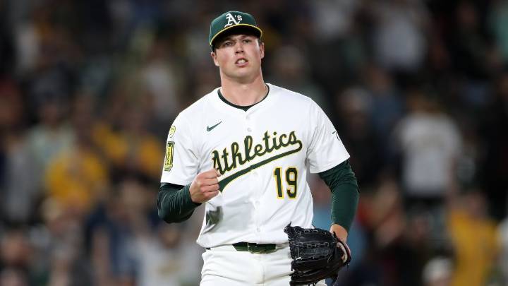 Padres swap prized prospect De Vries for All-Star Miller in latest blockbuster – NBC 7 San Diego