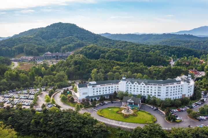 Dolly Parton’s Original Resort Turns 10
