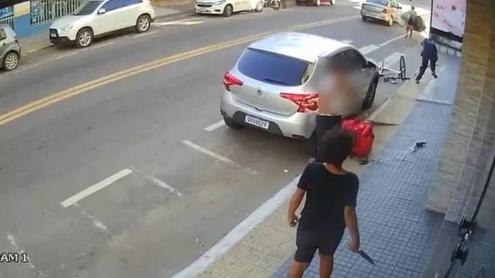 Video: Mujer asesinó a su yerno a plena luz del día en Brasil por maltratar a su hija