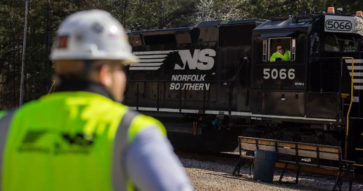 Norfolk Southern, Union Pacific reach proposed merger deal