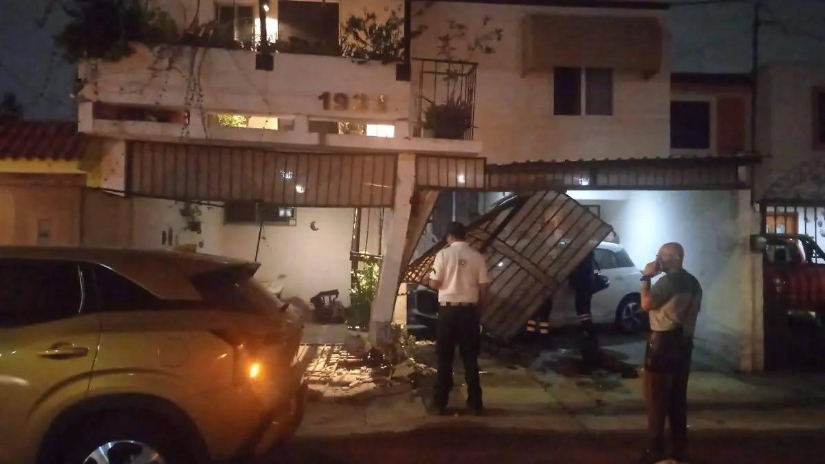 Conductor chocó contra una vivienda en Balcones del Valle