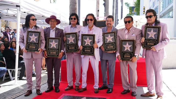 Los Bukis reciben una estrella en Hollywood dedicada a la comunidad inmigrante en EE.UU.
