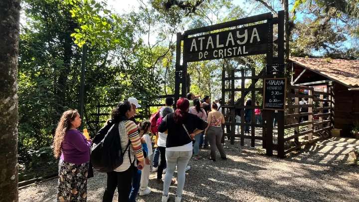 Cambiarán cristal con fisura de la Atalaya del Cerro del Borrego; señalan que no hay peligro
