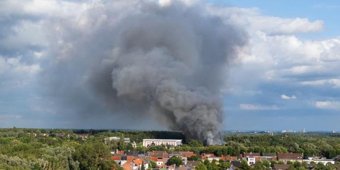 Tomorrowland en video: Escenario principal del evento se incendió a pocos días de iniciar