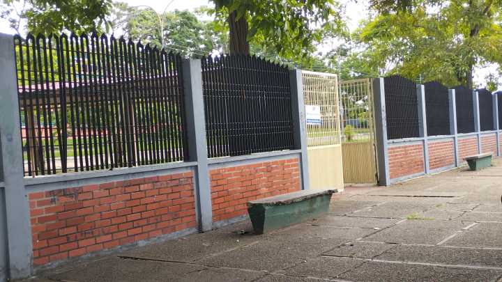 Militares y chavistas impiden tomar FOTOS a desolados centros de votación en Monagas