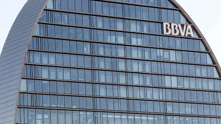 El BBVA no subirá la opa por el Sabadell y dice que "no hay garantía de nada"