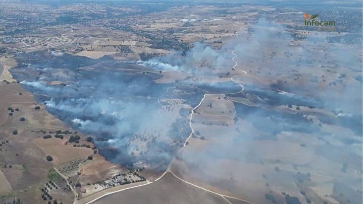 Un incendio forestal en Méntrida quema 2.500 hectáreas y afecta a Toledo y a Madrid