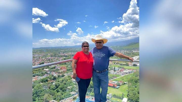 Roban camioneta a una pareja en Linderos y los abandonan en Chiautla de Tapia