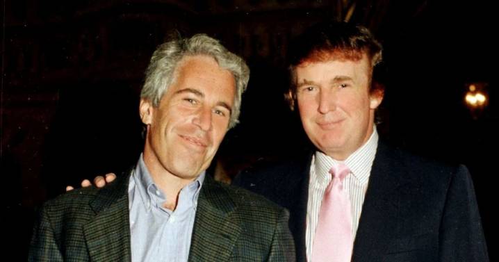 Revelan que Donald Trump fue informado en mayo sobre su aparición en las listas de Jeffrey Esptein
