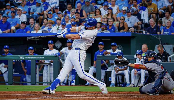 Photos: Royals v. Atlanta series goes to KC