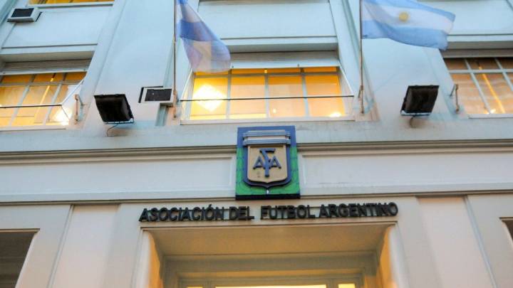 Escalada contra la AFA: el Gobierno sube impuestos y elimina beneficios para clubes