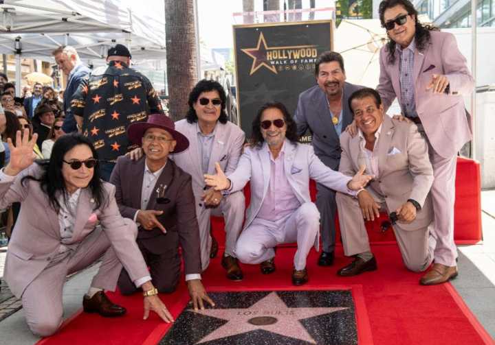 Los Bukis reciben estrella en el Paseo de la Fama de Hollywood
