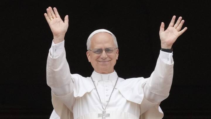 Pope Leo XIV given Aurelio’s pizza ahead of Vatican audience