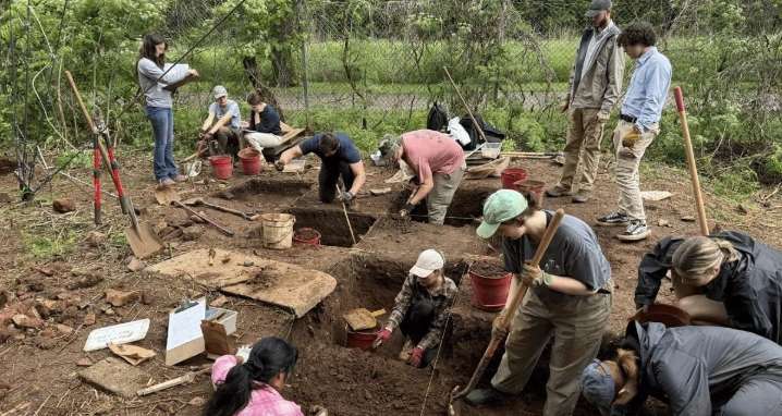 Students Uncover Foundation Of 1830s Missouri Homestead