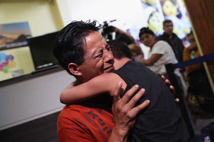El drama de las familias inmigrantes preparándose para la separación de sus hijos