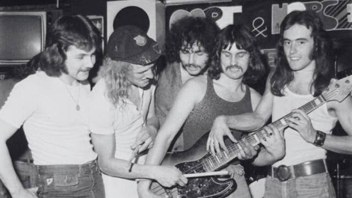 Muere vocalista de Iron Maiden tras dura batalla contra el cáncer; fue fundador de la banda